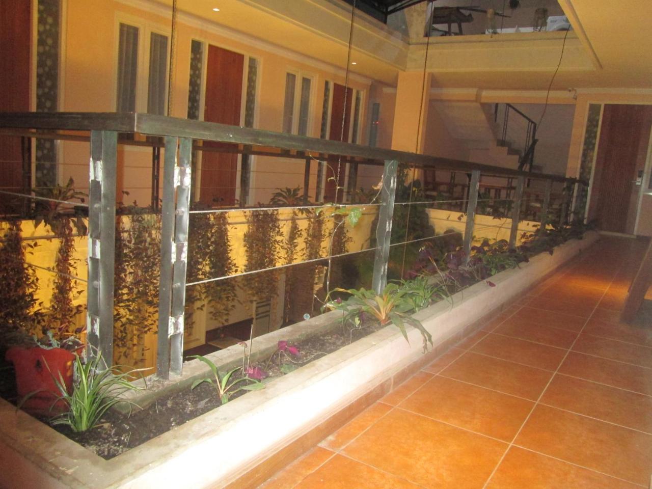 Front One Boutique Baluran Malang Hotel Buitenkant foto
