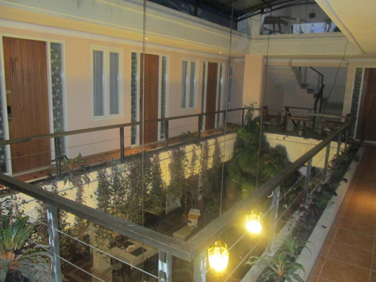 Front One Boutique Baluran Malang Hotel Buitenkant foto