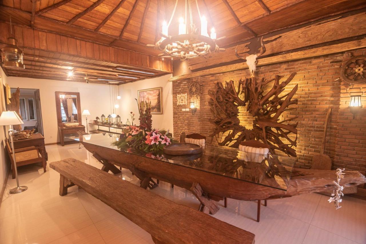 Front One Boutique Baluran Malang Hotel Buitenkant foto