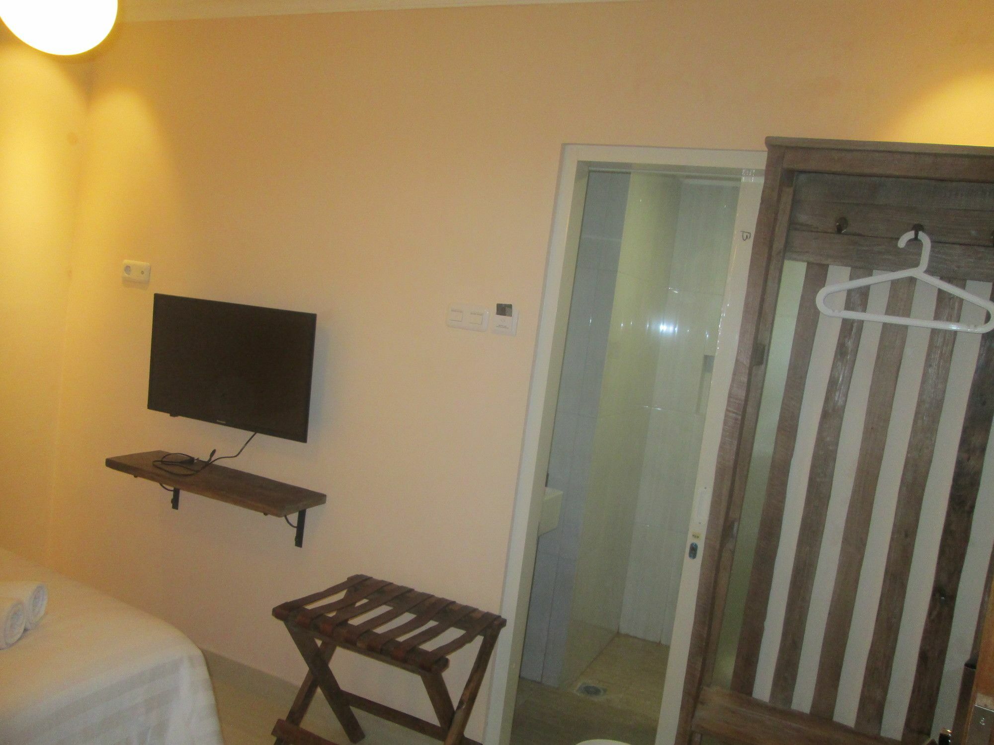 Front One Boutique Baluran Malang Hotel Buitenkant foto